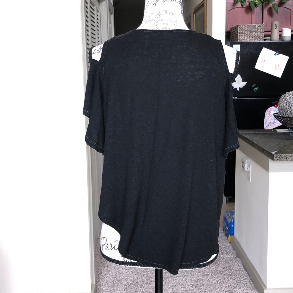 😍 Cute Cold Shoulder Top 😍 - Picture 4 of 6